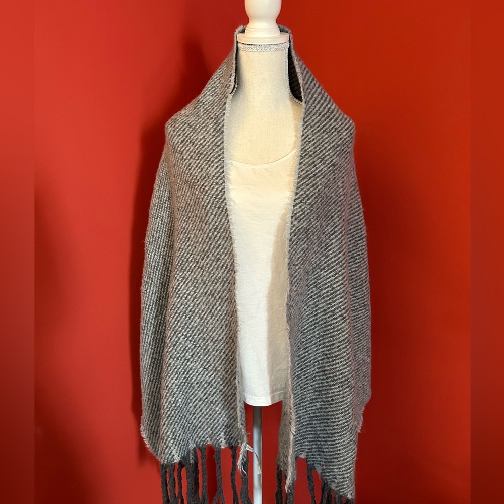 Charlie Paige Shawl